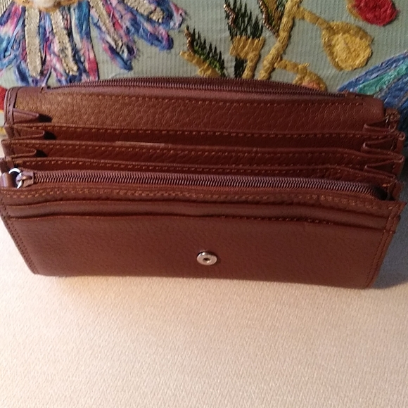 *NWOT* Roberto Capucci leather wallet - Picture 2 of 9